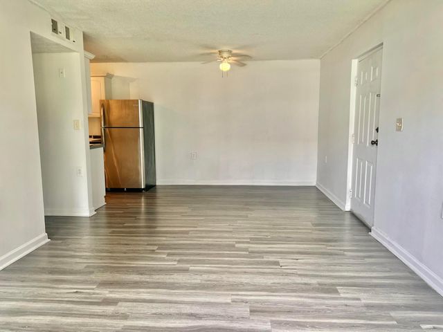 1215 N Benoist Farms Road 203, West Palm Beach, FL 33411