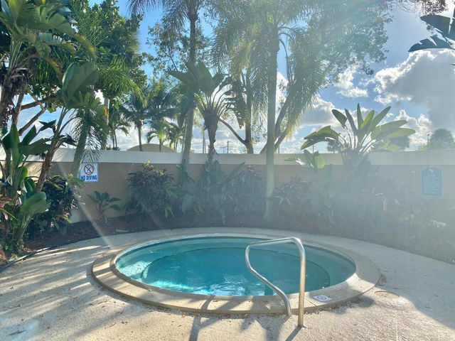 1215 N Benoist Farms Road 203, West Palm Beach, FL 33411