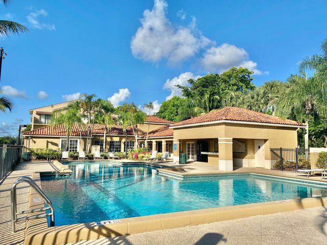 1215 N Benoist Farms Road 203, West Palm Beach, FL 33411