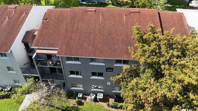 1215 N Benoist Farms Road 203, West Palm Beach, FL 33411
