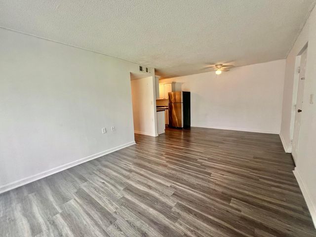1215 N Benoist Farms Road 203, West Palm Beach, FL 33411
