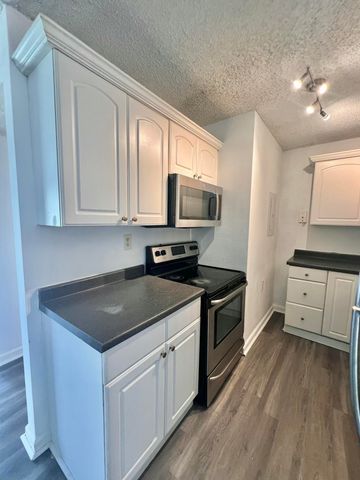 1215 N Benoist Farms Road 203, West Palm Beach, FL 33411