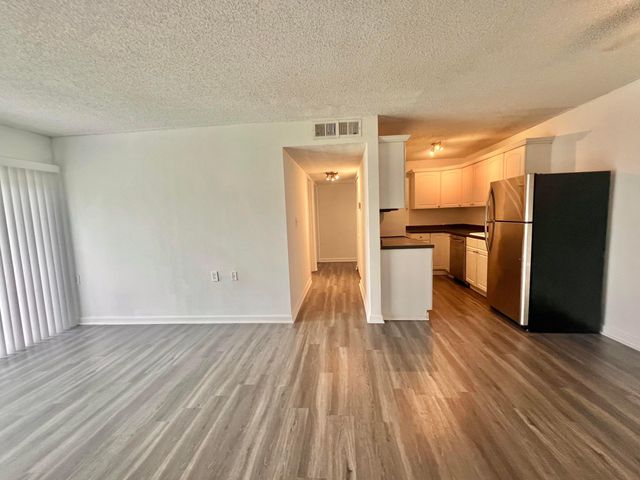 1215 N Benoist Farms Road 203, West Palm Beach, FL 33411