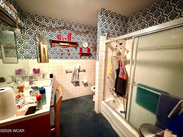 2224 N Metcalf Street, Lima, OH 45801