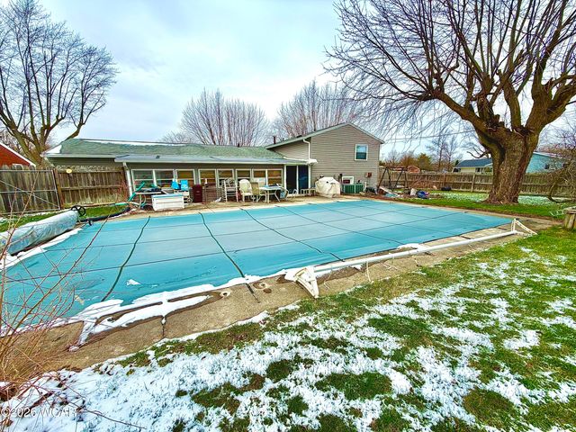 2224 N Metcalf Street, Lima, OH 45801