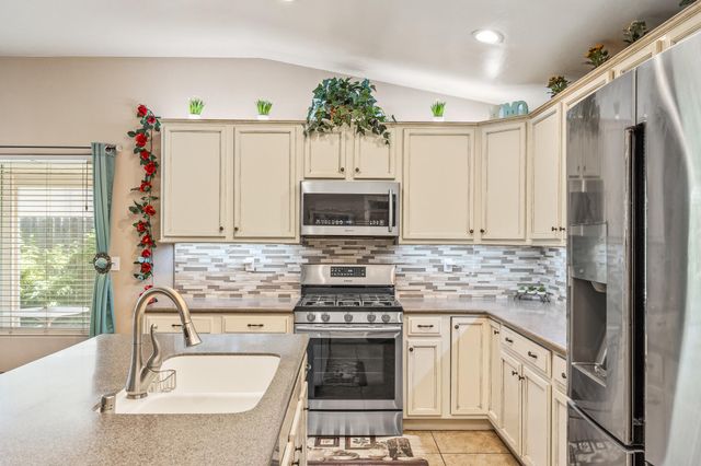 3624 N Jackie Street, Visalia, CA 93291