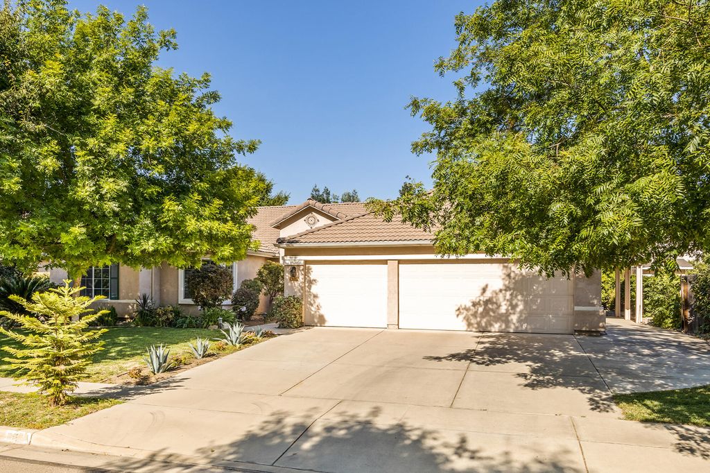 3624 N Jackie Street, Visalia, CA 93291