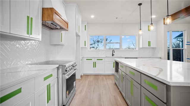 8360 Pleasant Valley Road, Decatur, AR 72722