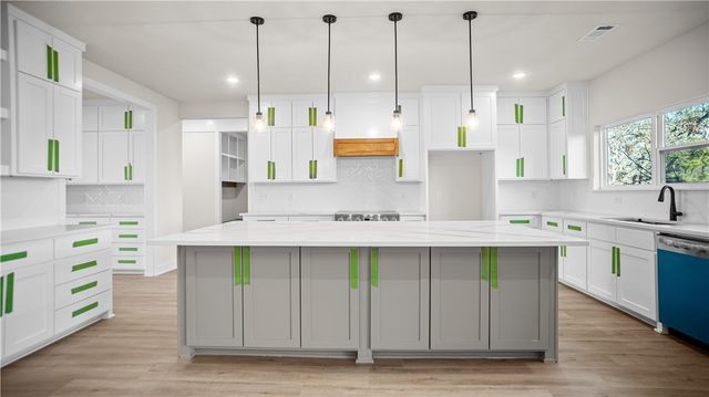 8360 Pleasant Valley Road, Decatur, AR 72722