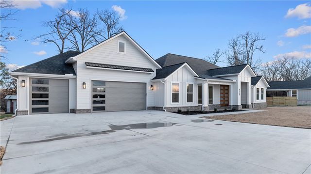 8360 Pleasant Valley Road, Decatur, AR 72722