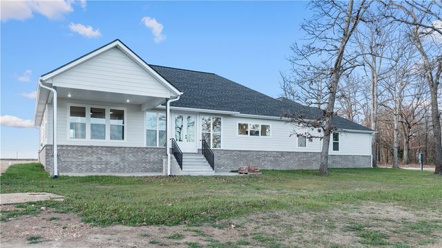 8360 Pleasant Valley Road, Decatur, AR 72722