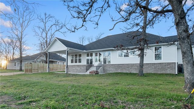 8360 Pleasant Valley Road, Decatur, AR 72722