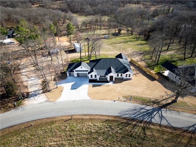 8360 Pleasant Valley Road, Decatur, AR 72722