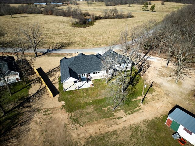 8360 Pleasant Valley Road, Decatur, AR 72722