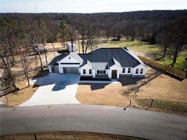 8360 Pleasant Valley Road, Decatur, AR 72722