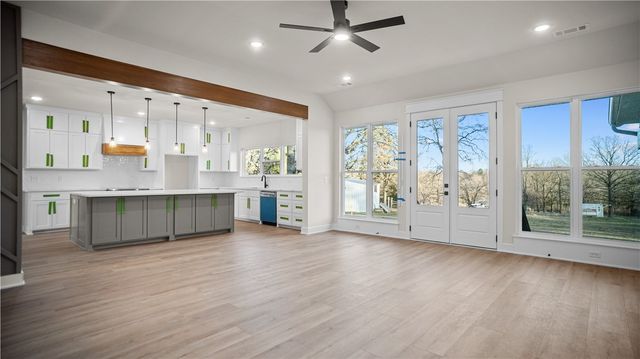 8360 Pleasant Valley Road, Decatur, AR 72722