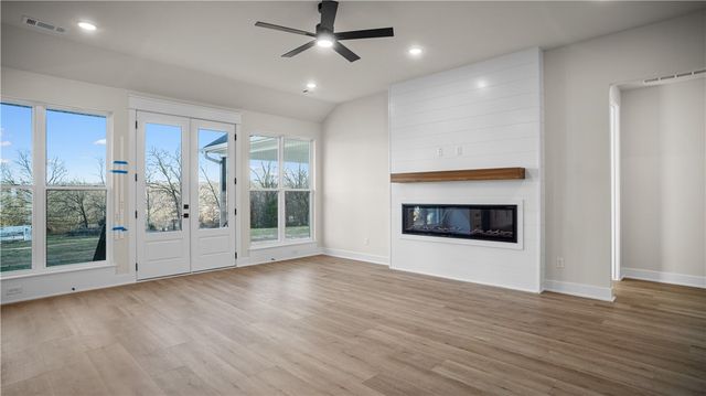 8360 Pleasant Valley Road, Decatur, AR 72722