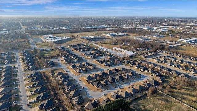 2914 E Street, Rogers, AR 72758