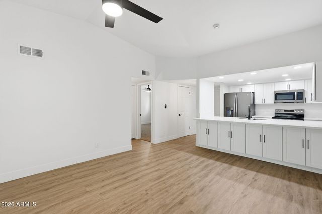 2515 N 52ND Street 208, Phoenix, AZ 85008