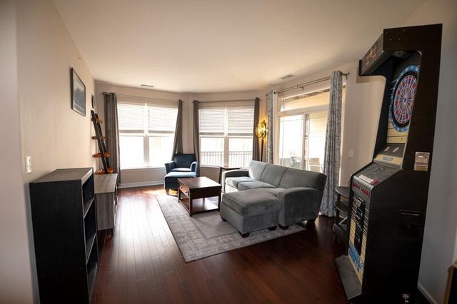 1619 N Farwell AVENUE #201, Milwaukee, WI 53202