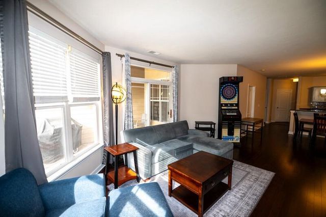 1619 N Farwell AVENUE #201, Milwaukee, WI 53202