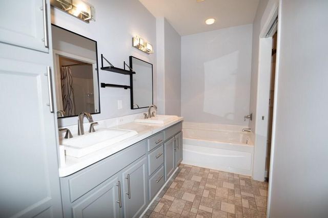 1619 N Farwell AVENUE #201, Milwaukee, WI 53202