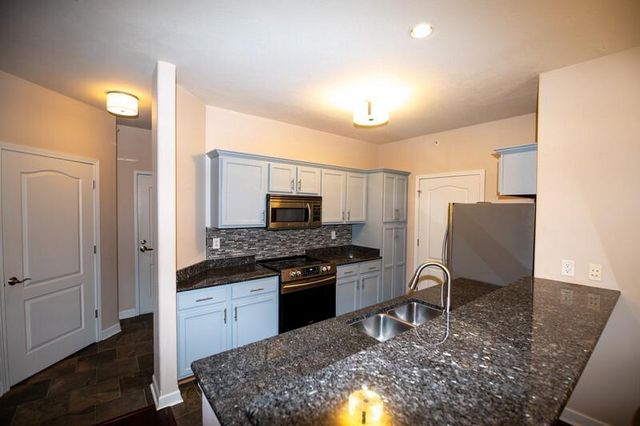 1619 N Farwell AVENUE #201, Milwaukee, WI 53202