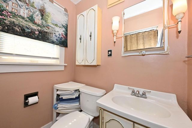 W944 Shorewood DRIVE, East Troy, WI 53120