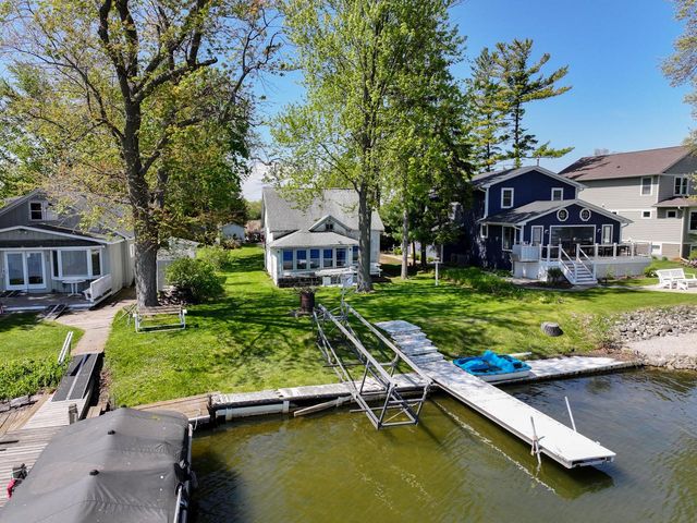 W944 Shorewood DRIVE, East Troy, WI 53120