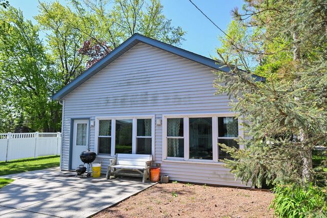 W944 Shorewood DRIVE, East Troy, WI 53120