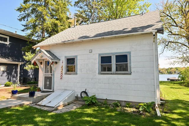 W944 Shorewood DRIVE, East Troy, WI 53120