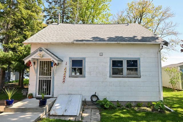 W944 Shorewood DRIVE, East Troy, WI 53120