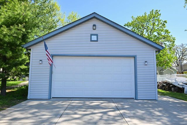 W944 Shorewood DRIVE, East Troy, WI 53120