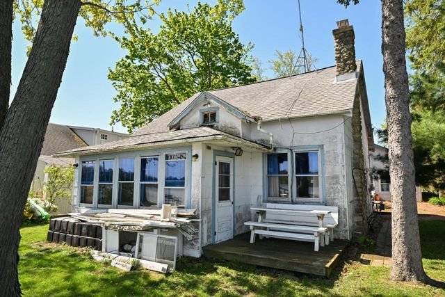 W944 Shorewood DRIVE, East Troy, WI 53120