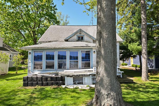 W944 Shorewood DRIVE, East Troy, WI 53120