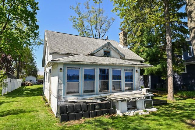 W944 Shorewood DRIVE, East Troy, WI 53120