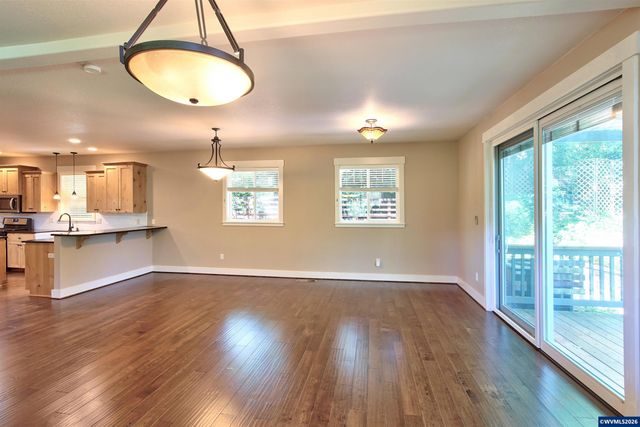 957 SW Fellows St, Mcminnville, OR 97128