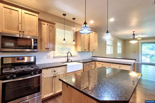 957 SW Fellows St, Mcminnville, OR 97128