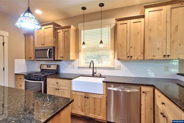 957 SW Fellows St, Mcminnville, OR 97128