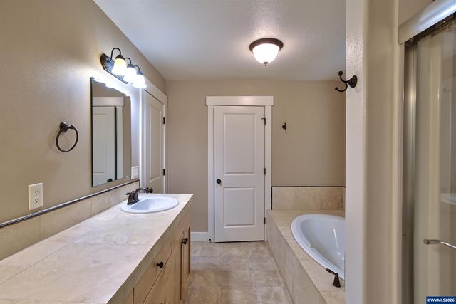957 SW Fellows St, Mcminnville, OR 97128