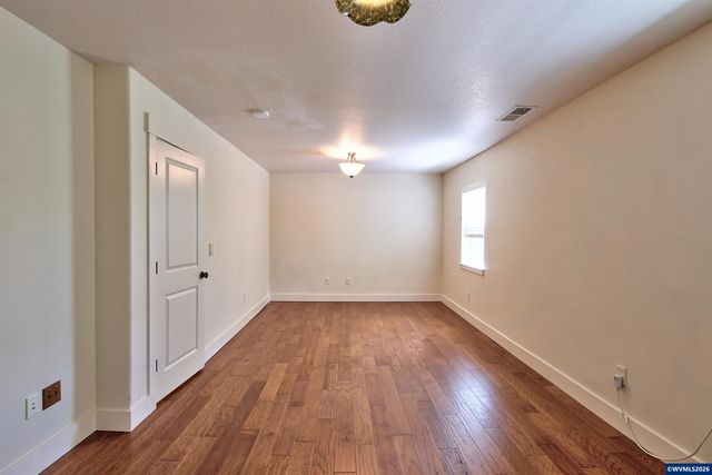 957 SW Fellows St, Mcminnville, OR 97128