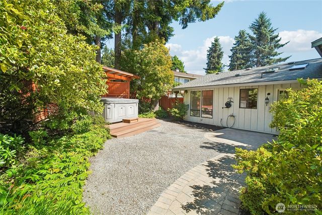 13800 SE 21st Street, Bellevue, WA 98005