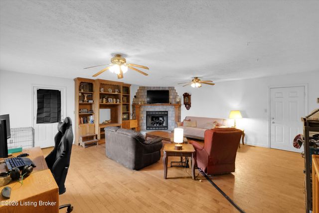 384 Indian Trace, Shepherdsville, KY 40165