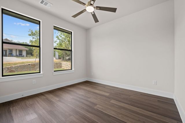 2623 Creekview Drive, Granbury, TX 76048