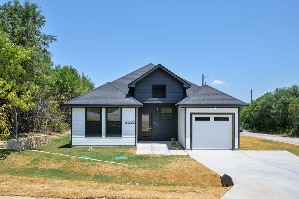 2623 Creekview Drive, Granbury, TX 76048