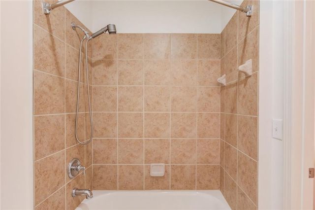 2640 Ivy Brook Lane NE, Buford, GA 30519