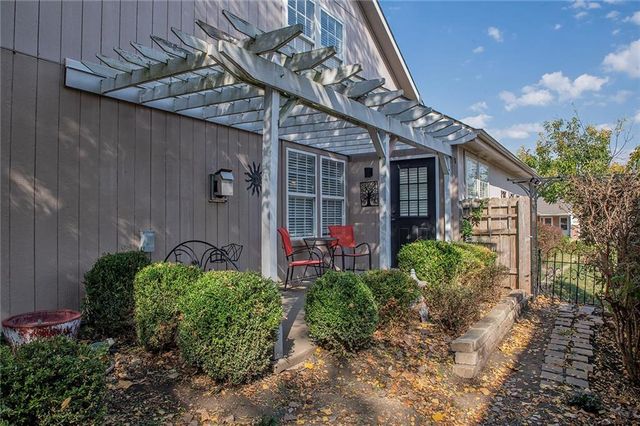 3413 Sweetgrass Court, Lawrence, KS 66049