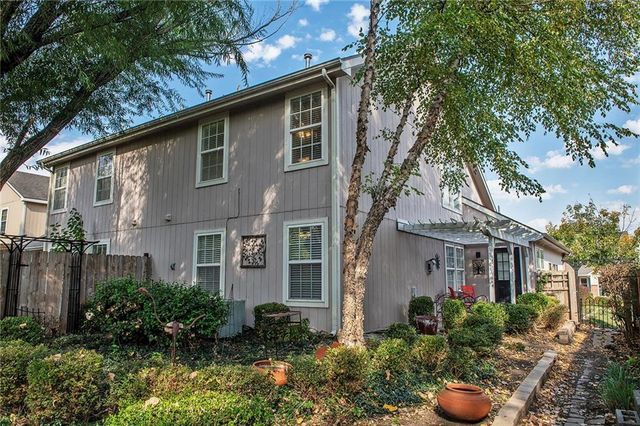 3413 Sweetgrass Court, Lawrence, KS 66049