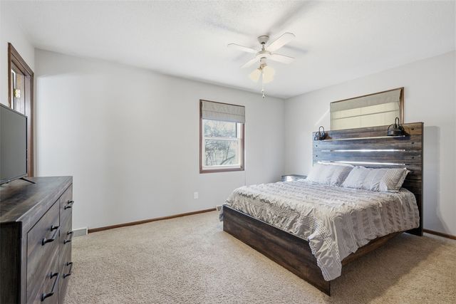 709 Arrowhead Lane NE, Cedar Rapids, IA 52402