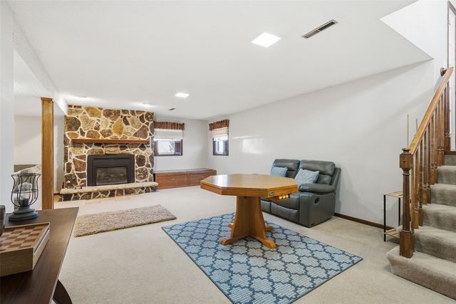 709 Arrowhead Lane NE, Cedar Rapids, IA 52402